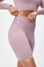 Seamless Ribbed Gym Short in Dusty Pink - Sillvela